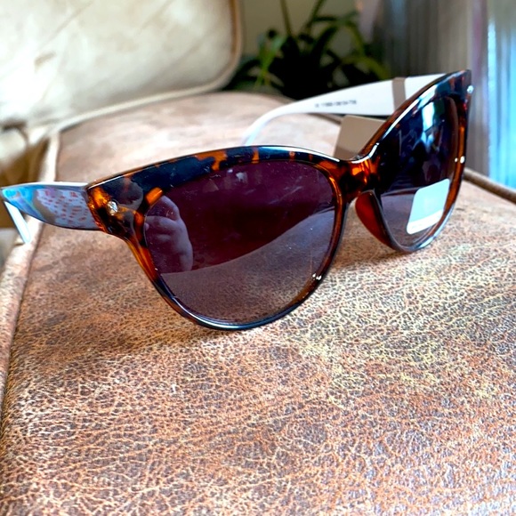 Leopard frame glasses NWT womens 100% UVA & UVB Protection Franco Sarto - Picture 14 of 16